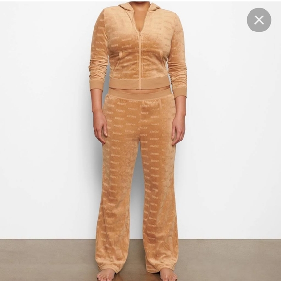 SKIMS Pants - SKIMS Camel Velour Logo Set